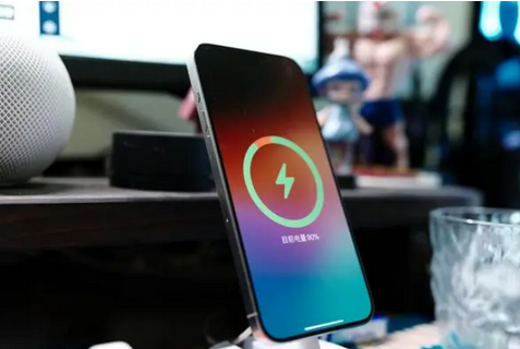 墨竹工卡苹果15换屏服务分享用什么充电器给iPhone15充电更好 